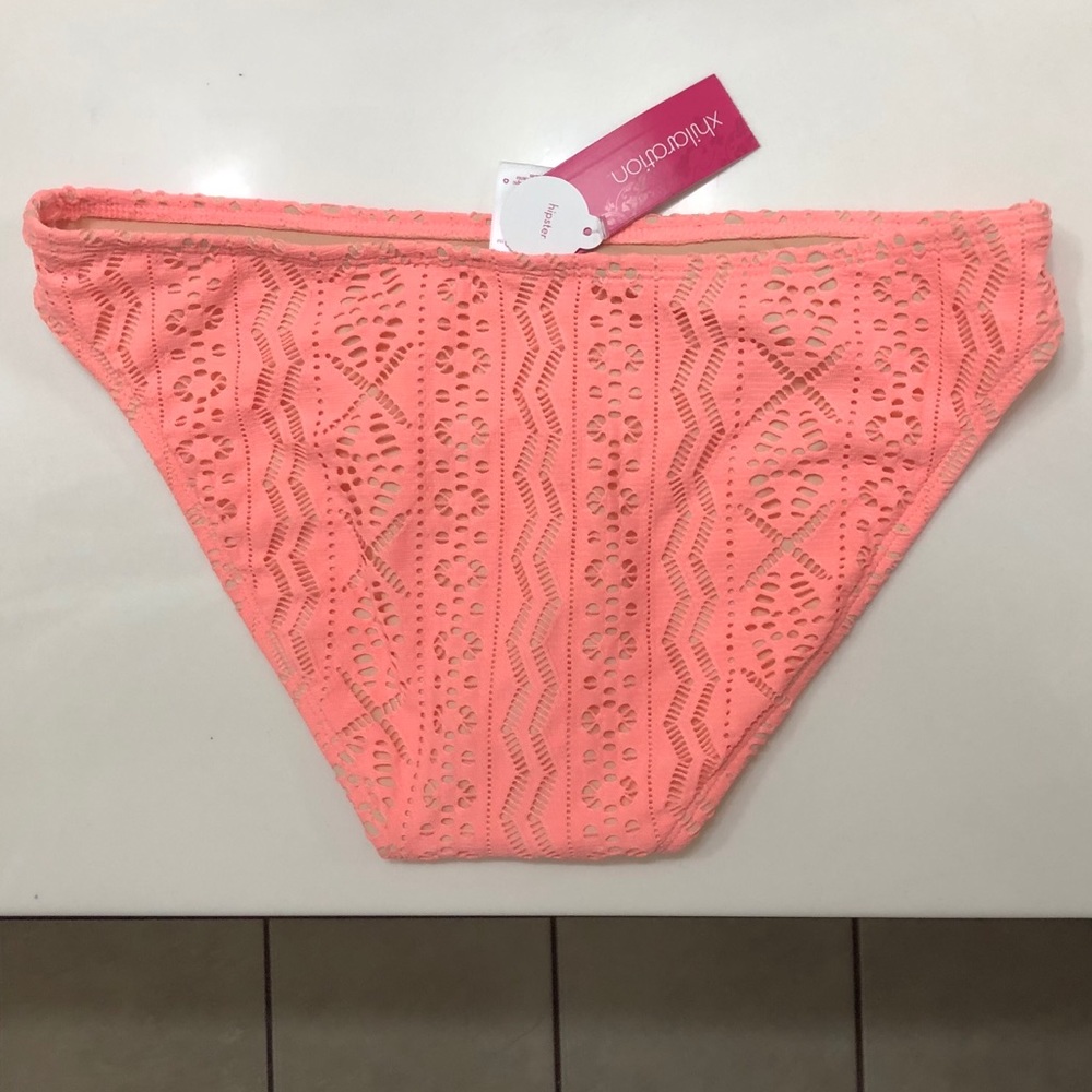 Brand New - Xhilaration eyelet bandeau bikini top - Picture 4 of 4